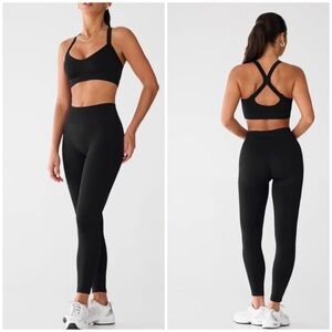 Set of leggings and sport bra